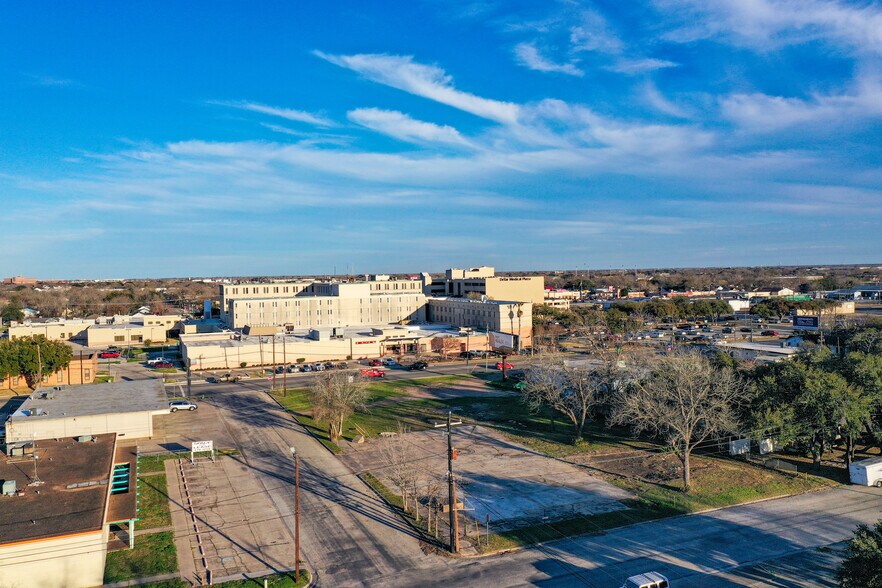 More Photos Of 1409 N Navarro, Victoria Land For Sale