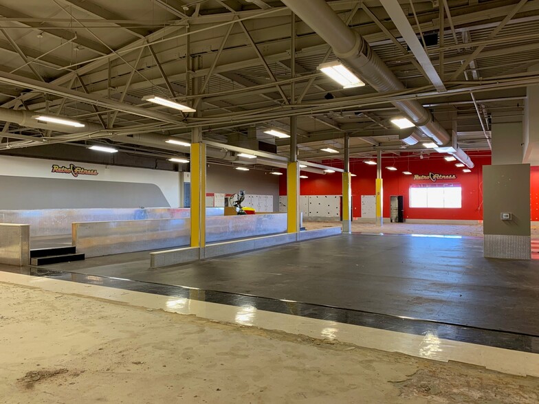 More Photos Of 122 Mill Rd, Oaks Warehouse For Lease