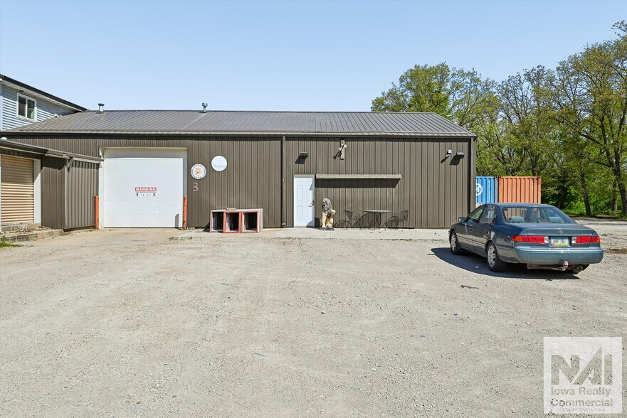 More Photos Of 520 Franklin St, Center Point Industrial For Sale