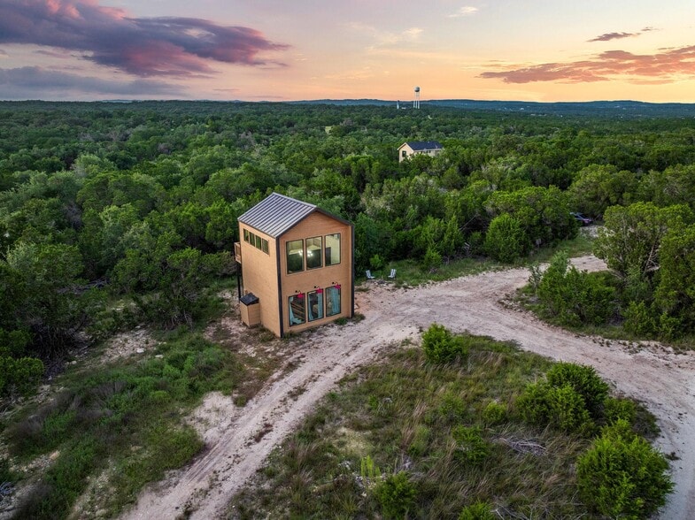 More Photos Of 5460 FM 2325, Wimberley Hotel For Sale