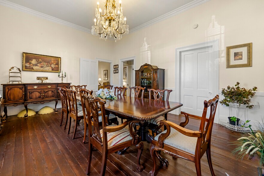 More Photos Of 132 E College St, Griffin Hospitality For Sale