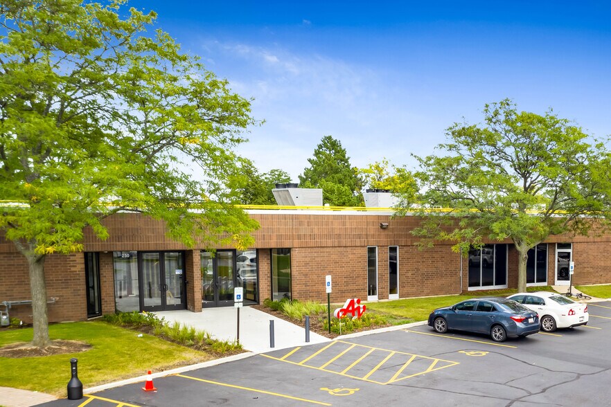 More Photos Of 250 E Devon Ave, Itasca Office For Sale