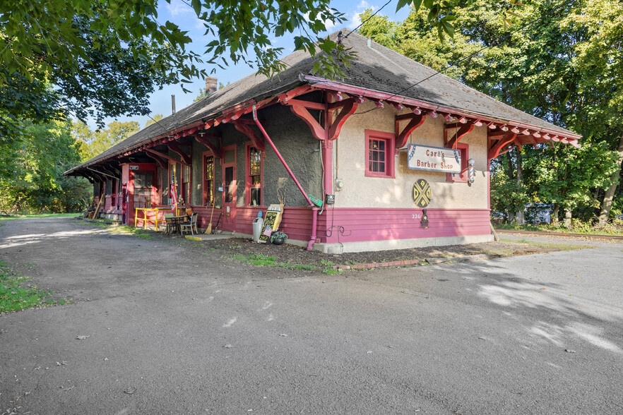 More Photos Of 234 North St, Caledonia General Retail For Sale