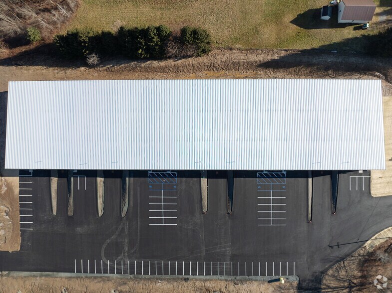 More Photos Of 113 Tabor Rd, Mechanicville Distribution For Sale