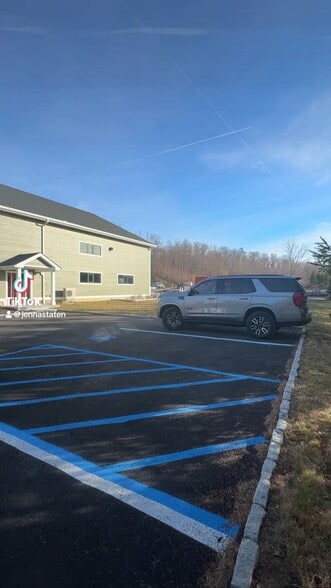 Primary Photo Of 125 Commerce Dr, Carmel Warehouse For Lease