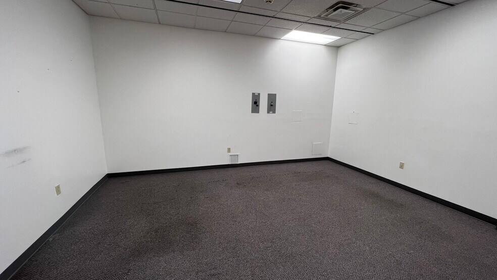 More Photos Of 2100 Ferry St, Easton Medical For Lease