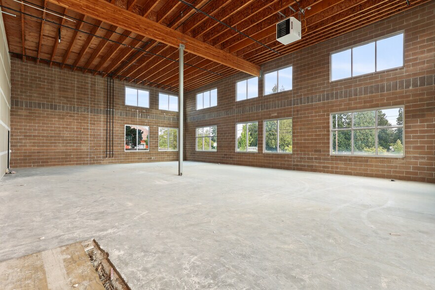 More Photos Of 21600 SE Stark St, Gresham Service For Lease