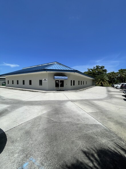 Primary Photo Of 399 East Dr, Melbourne Light Distribution For Lease