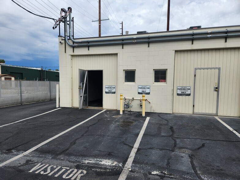More Photos Of 6154-6160 Lemona Ave, Van Nuys Warehouse For Lease