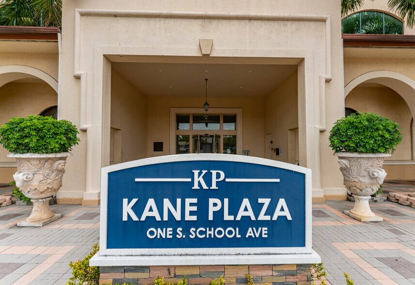 More Photos Of 1 S School Ave, Sarasota Medical For Lease