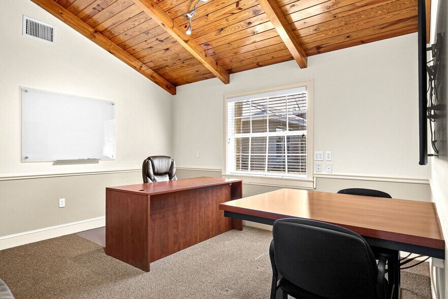 More Photos Of 525 8th St W, Bradenton Office For Sale