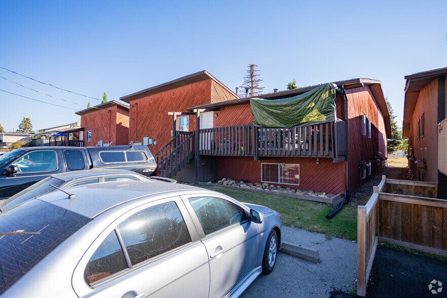 More Photos Of 4607 73 St NW, Calgary Apartments For Sale