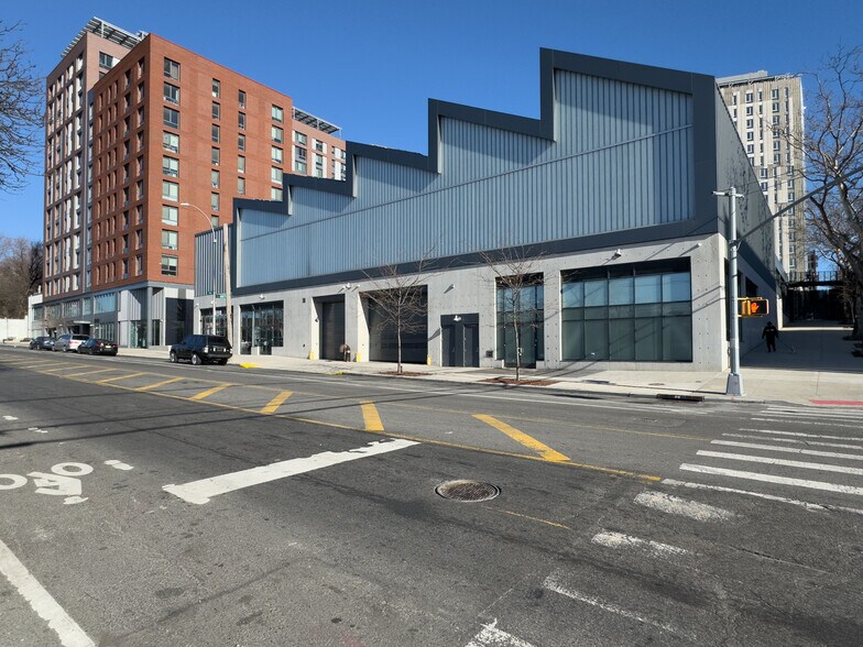 More Photos Of The Peninsula, Bronx Apartments For Lease