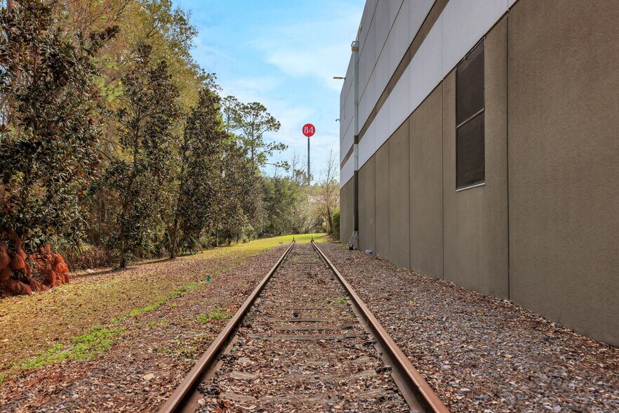 More Photos Of 3660 Deerpark Blvd S, Elkton Distribution For Lease