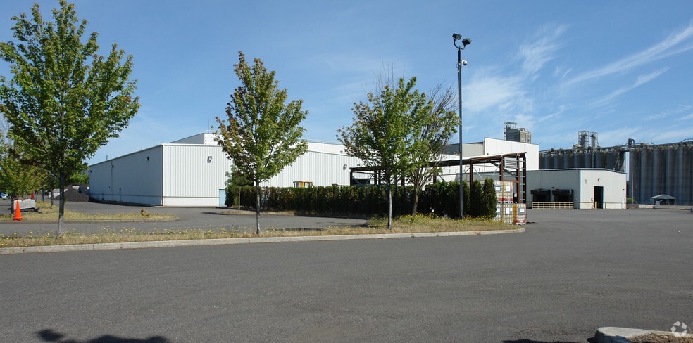 More Photos Of 15540 N Lombard St, Portland Warehouse For Lease