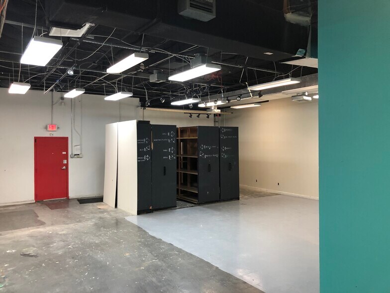 More Photos Of 5250 Gulfton St, Houston Light Distribution For Lease