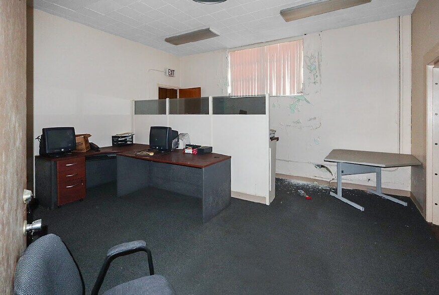 More Photos Of 40 Avenue B, Belle Glade Office For Sale