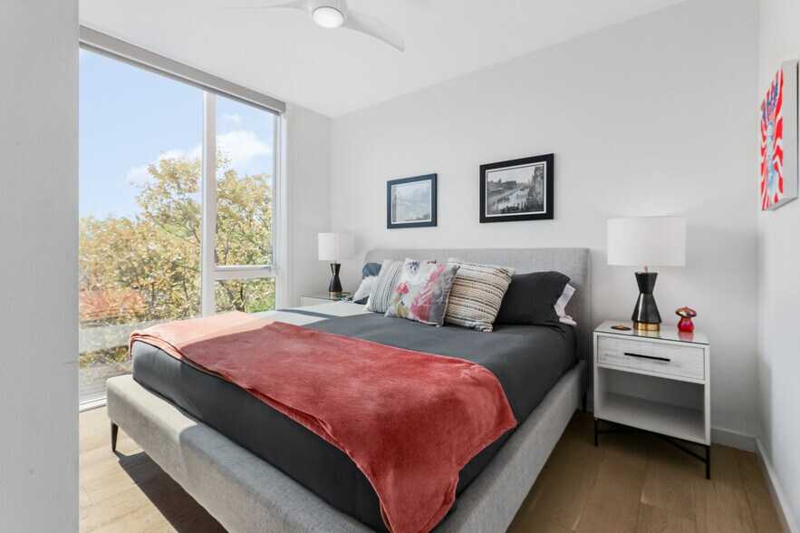 More Photos Of 2208 Lake Austin Blvd, Austin Office Residential For Sale
