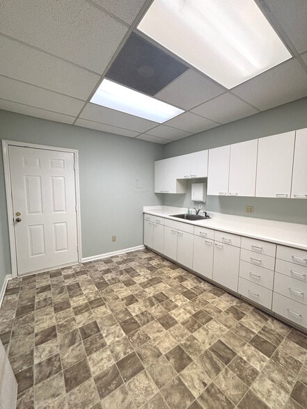 More Photos Of 3640 Westgate Center Cir, Winston-Salem Office For Lease