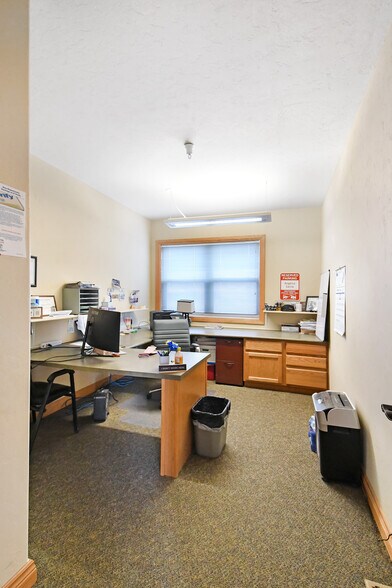 More Photos Of 299 Prairie Dr, Stanley Office For Sale