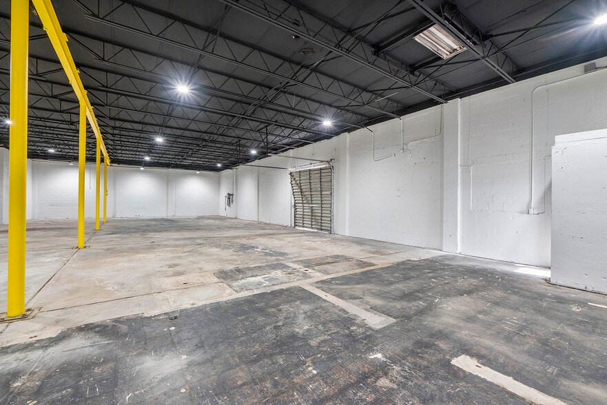 More Photos Of 553 17th St, West Palm Beach Warehouse For Lease