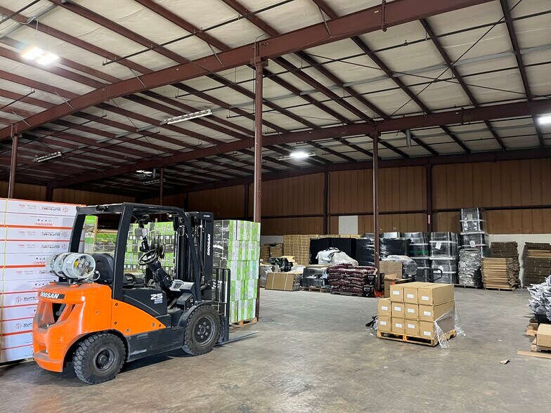 More Photos Of 3324 N I-35 Service Rd, Oklahoma City Distribution For Sale