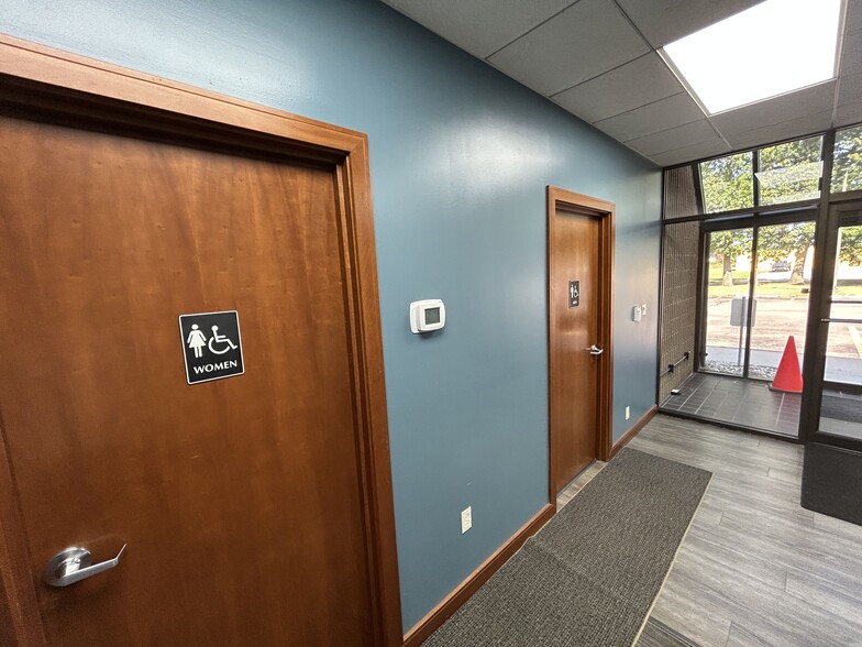 More Photos Of 2831 Dexter Dr, Elkhart Office For Sale