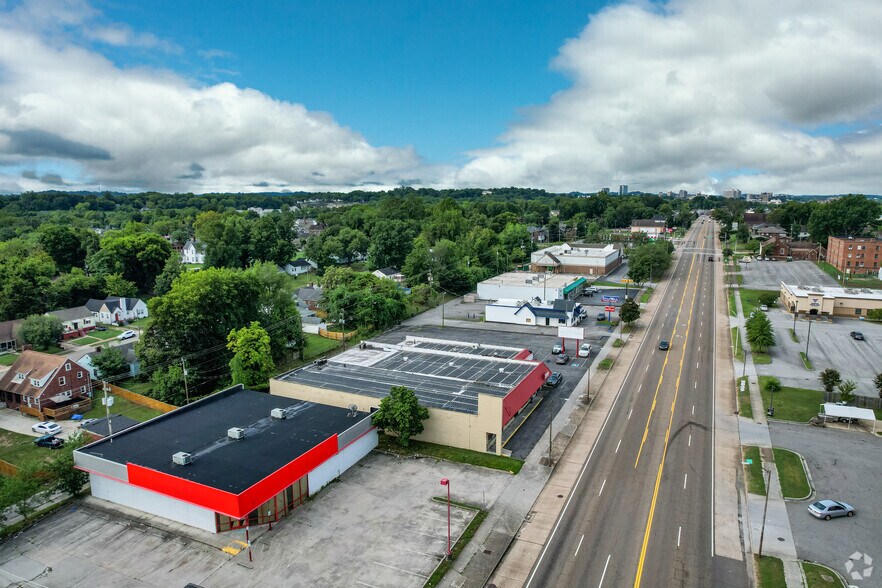 More Photos Of 2580 E Magnolia Ave, Knoxville Freestanding For Sale