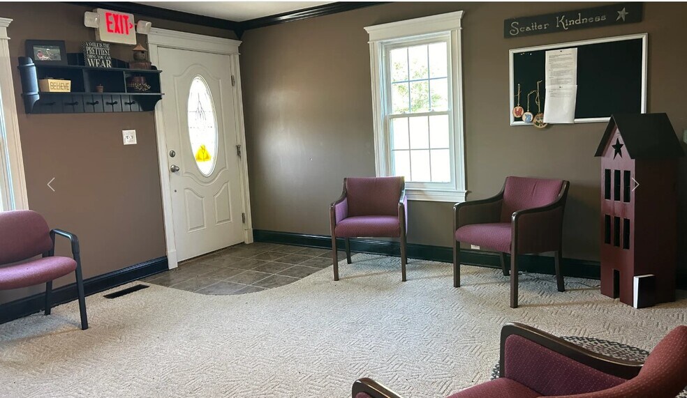 More Photos Of 1046 Veterans Memorial Hwy, Scottsville Office For Sale