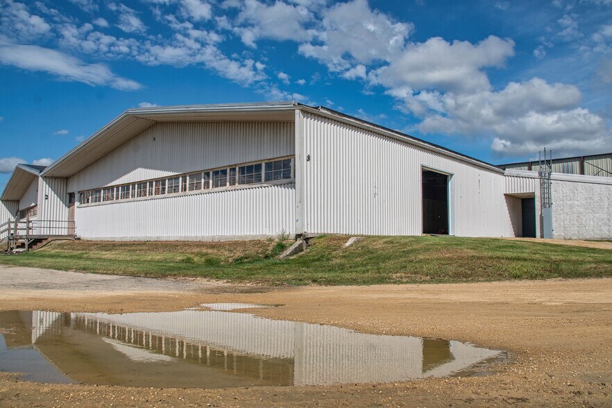 More Photos Of 825 Highway 151, Platteville Warehouse For Lease