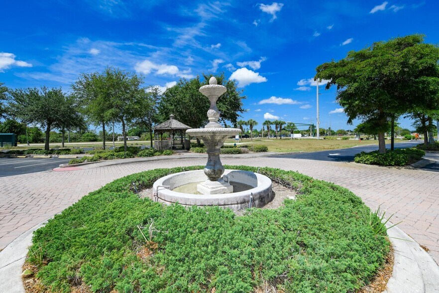 More Photos Of 5920 Pan American Blvd, North Port Medical For Lease