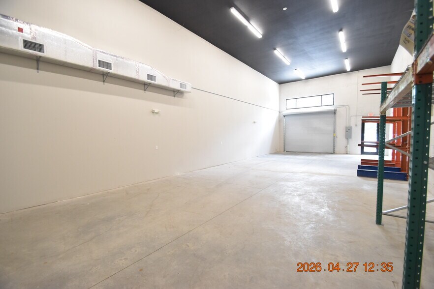 More Photos Of 4403 E Columbus Dr, Tampa Light Manufacturing For Lease