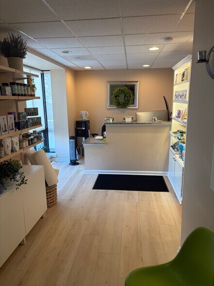 More Photos Of 6255-6265 Executive Blvd, Rockville Office For Sale