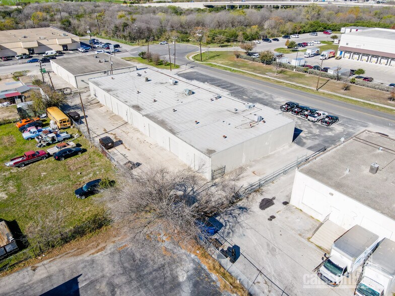 More Photos Of 5410-5422 Schertz Rd, San Antonio Light Manufacturing For Lease