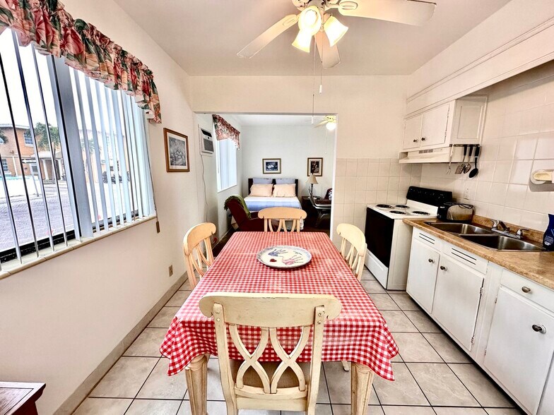 More Photos Of 2212 N Surf Rd, Hollywood Specialty For Sale