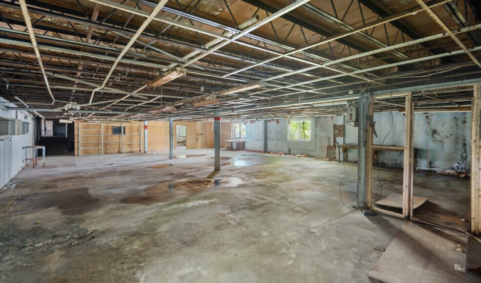 More Photos Of 277 E Main St, East Brookfield Warehouse For Sale