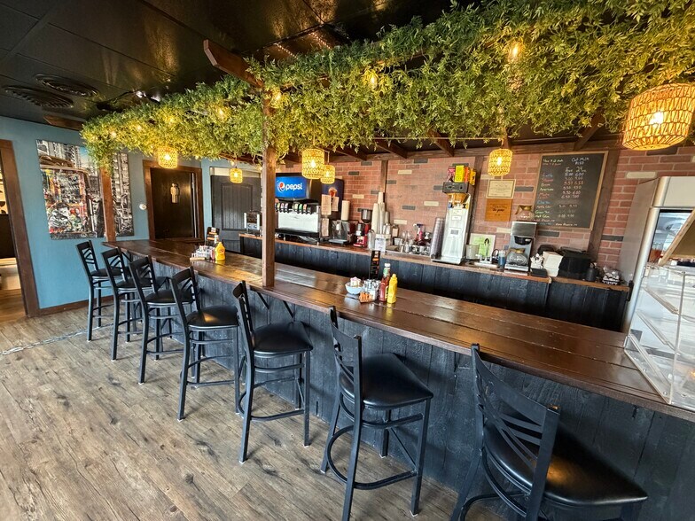 More Photos Of 1111 E Park Ave, Anaconda Restaurant For Sale