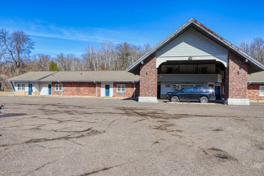 More Photos Of 726 S Highway 35, Saint Croix Falls Hotel For Sale