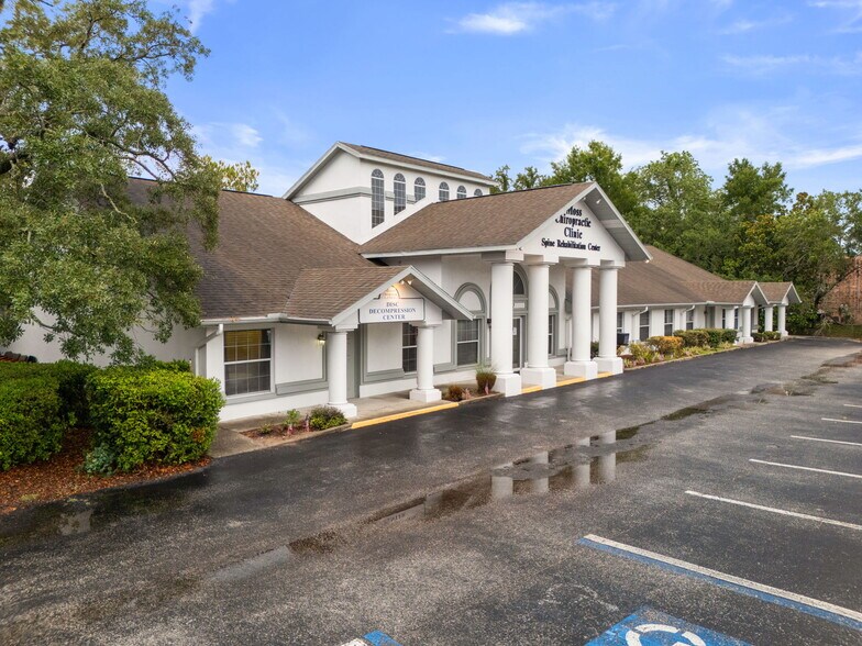 Primary Photo Of 1377 Deltona Blvd, Spring Hill Office For Lease