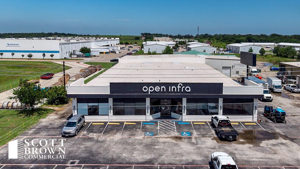 More Photos Of 520 N Loop 288, Denton Showroom For Lease