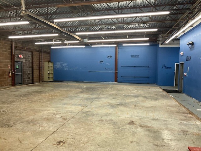 More Photos Of 9 N Airmont Rd, Suffern Warehouse For Lease