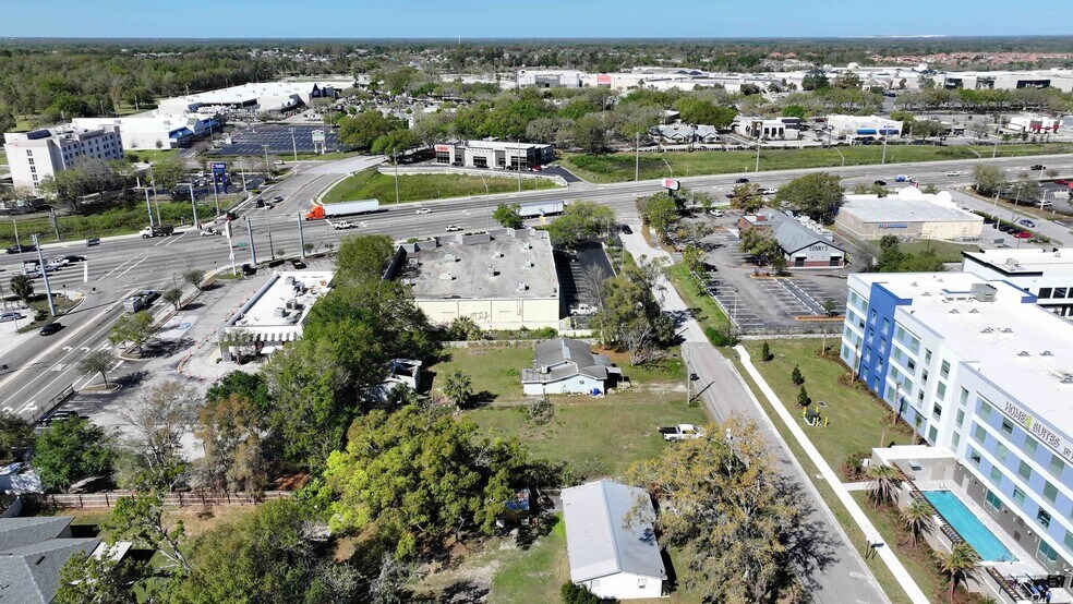 More Photos Of 1034 Woodland dr, Lakeland Office For Sale