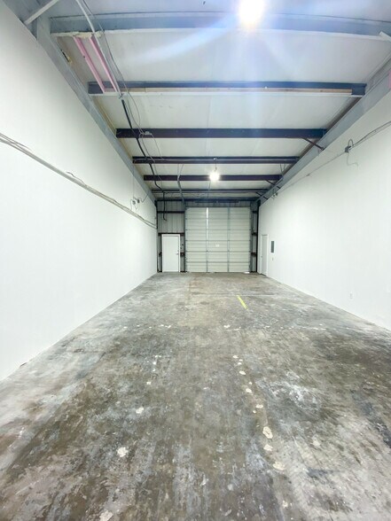 More Photos Of 16753 Donwick Dr, Conroe Warehouse For Lease