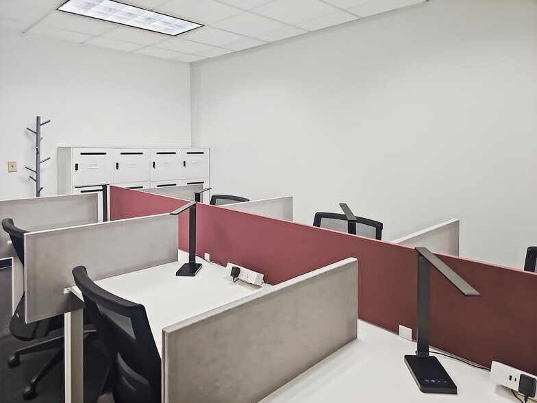 More Photos Of 4510 Weybridge Ln, Greensboro Coworking Space