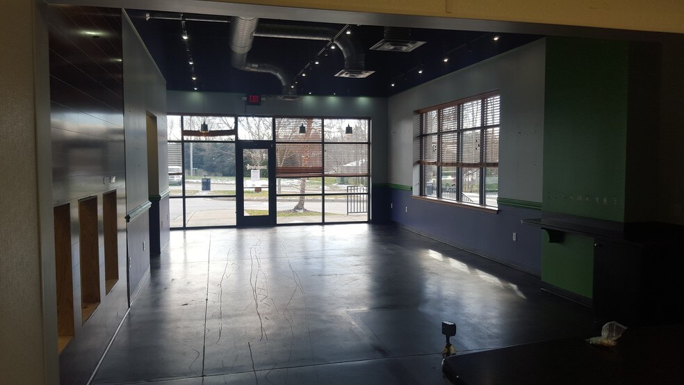 More Photos Of 6770-6782 River Center Dr, Clemmons Freestanding For Lease
