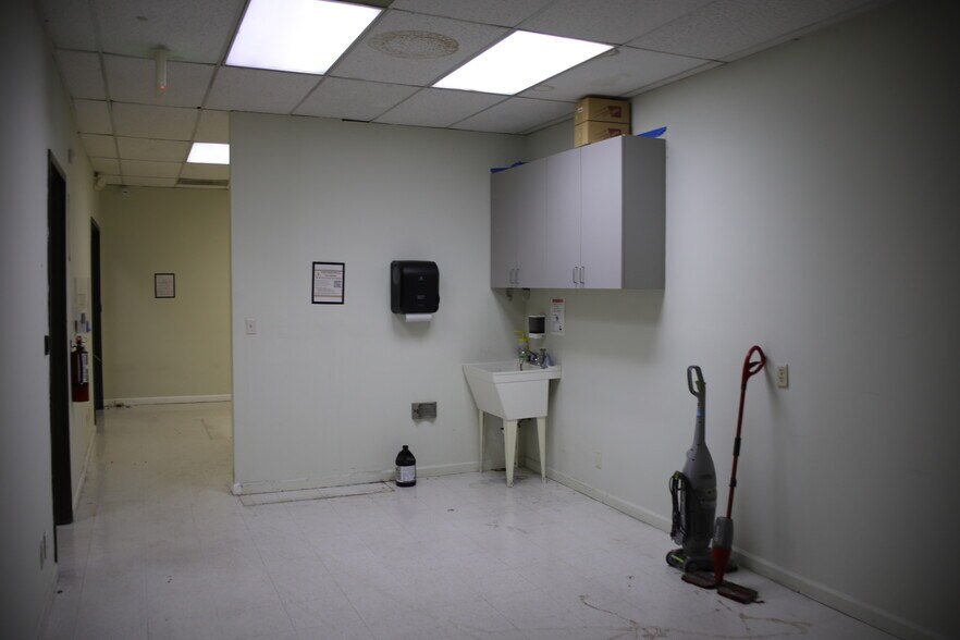 More Photos Of 3350 Scott Blvd, Santa Clara Warehouse For Lease