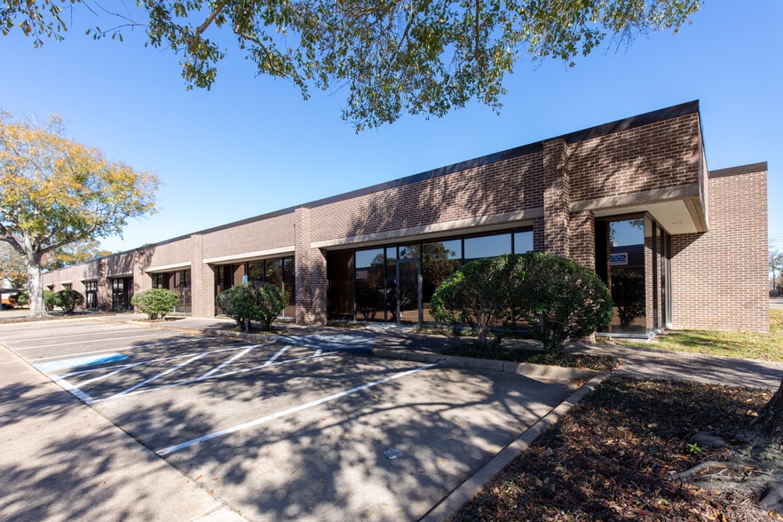 More Photos Of 16155 Park Row, Houston Unknown For Lease