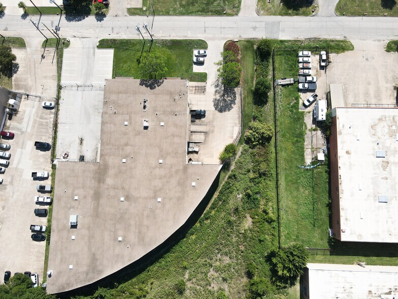 More Photos Of 1241-1243 Majesty Dr, Dallas Warehouse For Lease