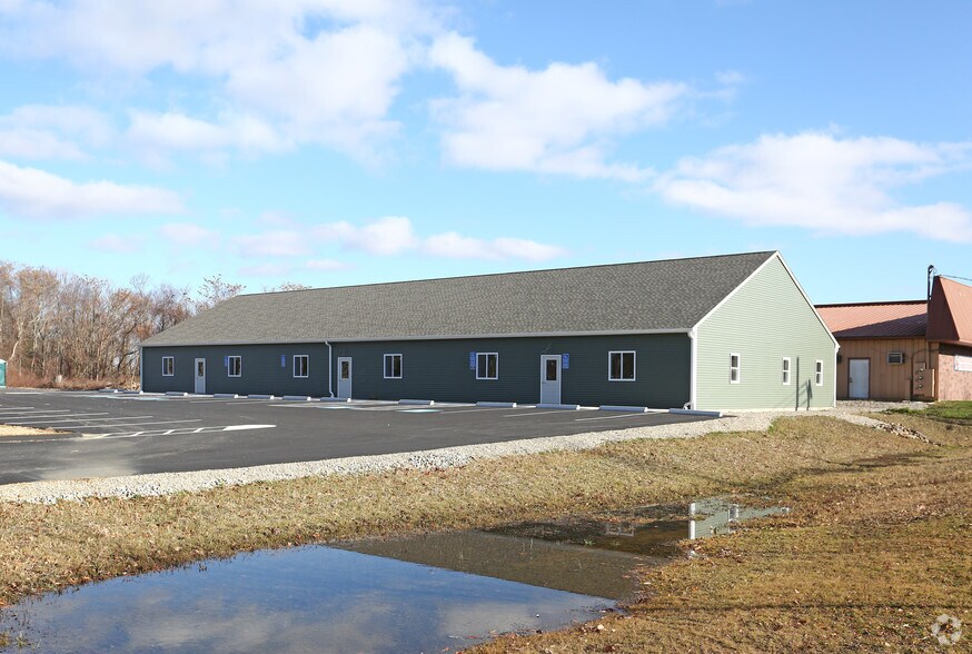 More Photos Of 752 Middletown Rd, Colchester Freestanding For Lease