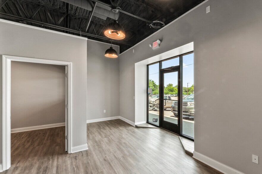 More Photos Of 7801-7811 Shawnee Mission Pky, Overland Park Freestanding For Lease